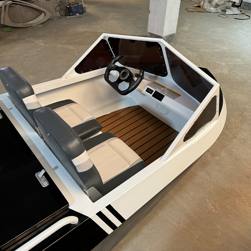 Elektrische Kadin boot, volled - Aquatic Sports And Adventures recensie en prijs